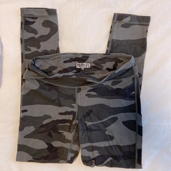 PARKLIFE Pants - 🤍2/$20🤍ARITZIA PARKLIFE Athletic Army Leggings